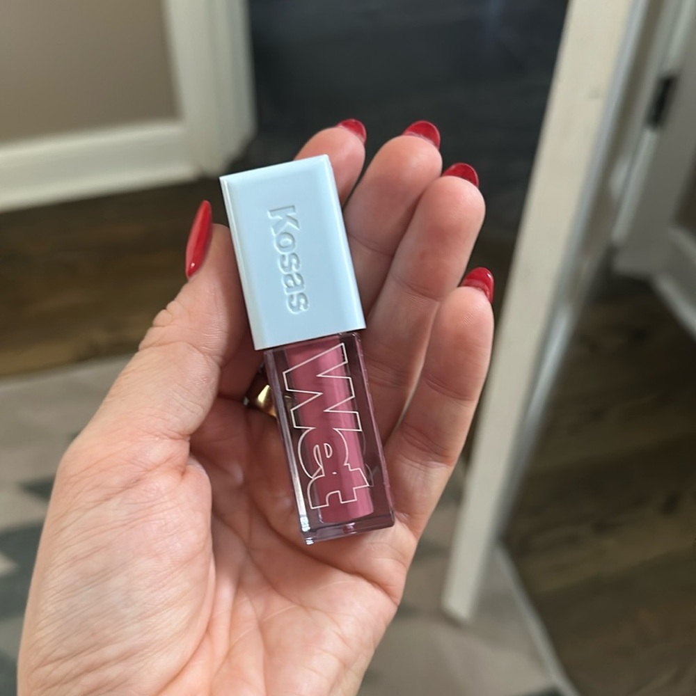 Kosas lip oil wet malibu